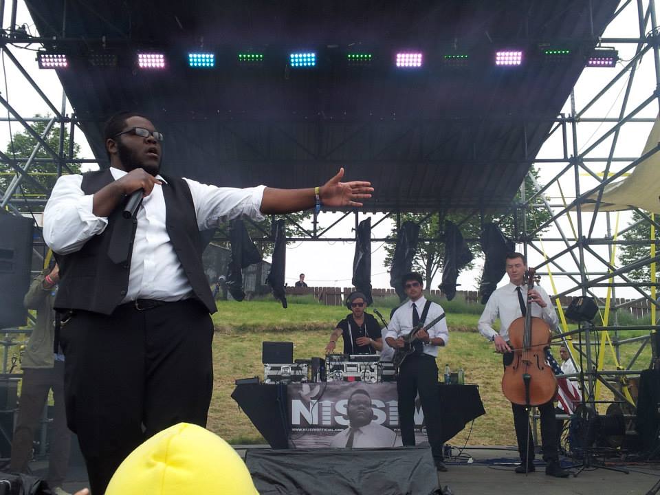 Nissim Black performing in 2016