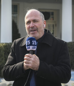 Journalist Ariel Kahana reporting outside the White House.