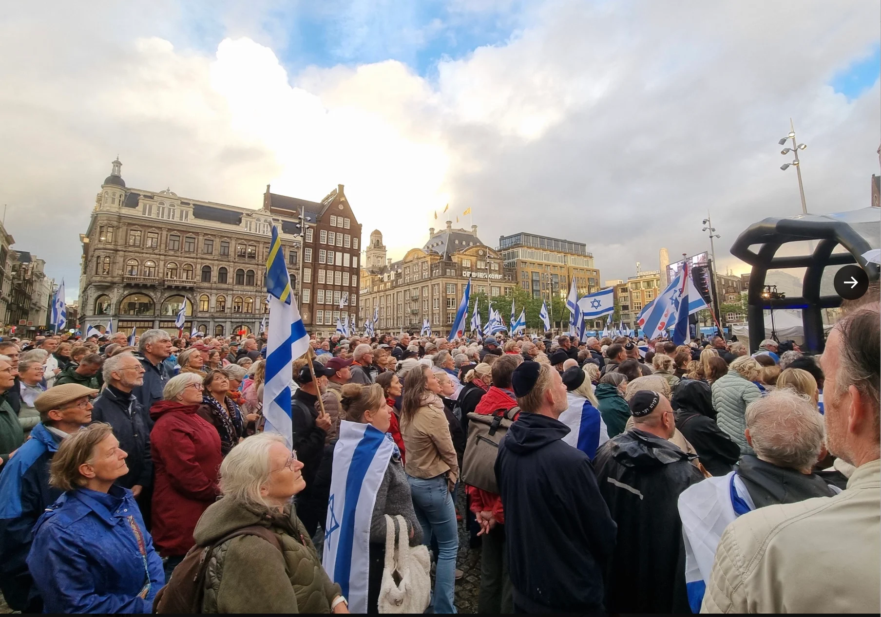 pro israel rally with israeli flags in Dam Square 