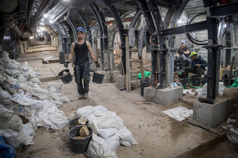 archaeological dig inside pilgrimage road, city of david