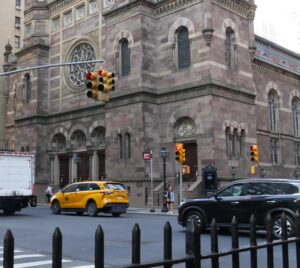 Central Synagogue on Lexington Avenue in Midtown Manhattan with city traffic outside.
